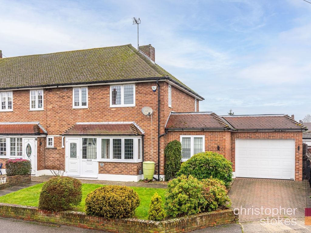 3 bed end terrace house for sale in Hawthorne Close, Cheshunt, Waltham