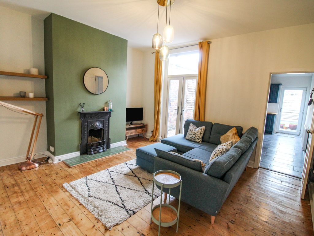 2 bed terraced house to rent in Heaton Street, Prestwich, Manchester