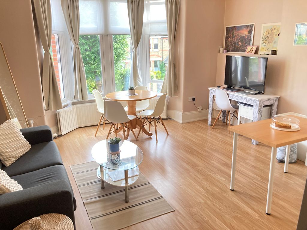 1 bed flat to rent in Very Near Hamilton Road Area, Ealing Broadway