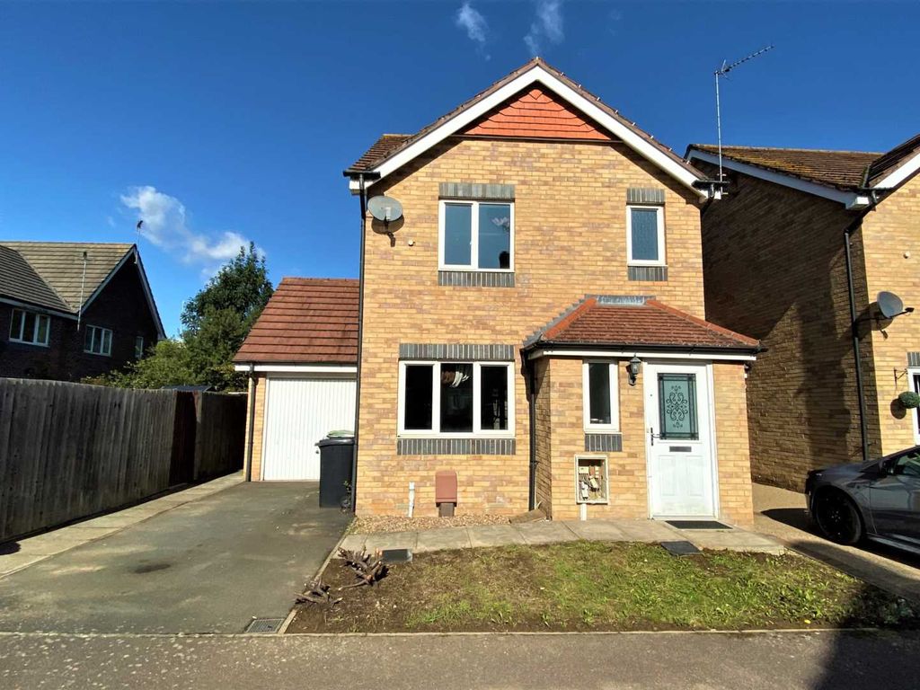 3 bed detached house for sale in Goodwin Close, Wellingborough NN8, £