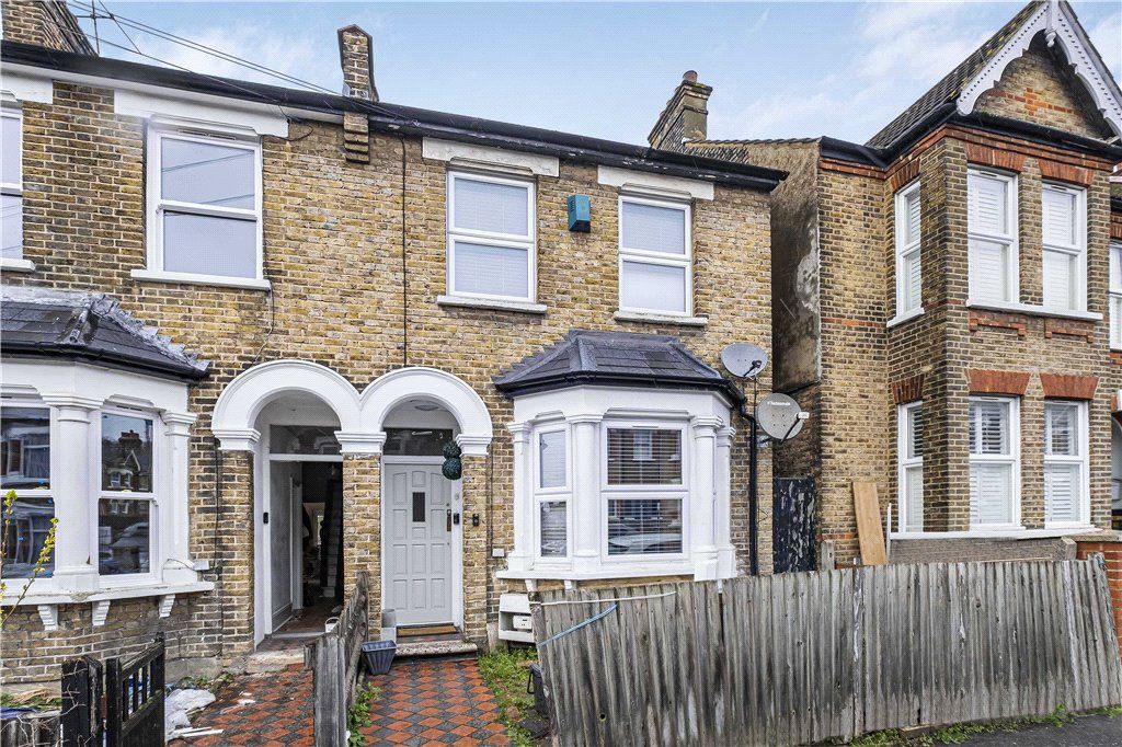 2 bed flat for sale in Woodville Road, Thornton Heath CR7 Zoopla