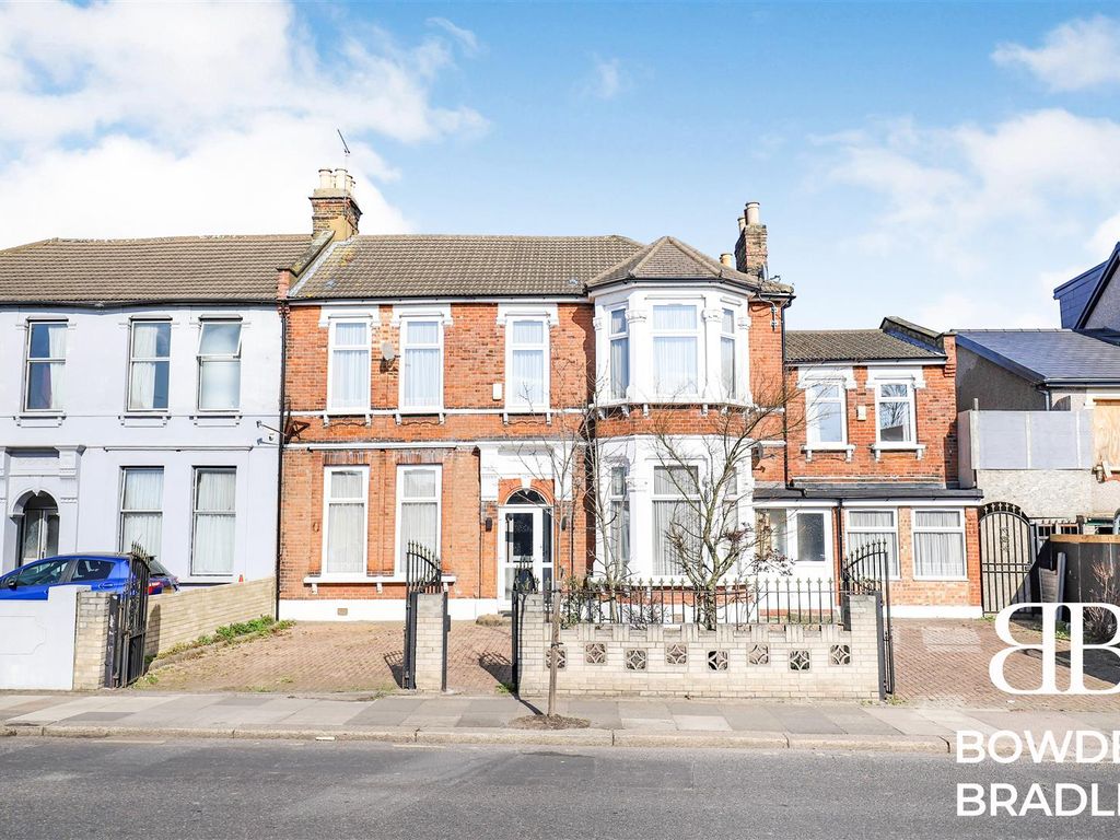 6 bed detached house for sale in The Drive, Cranbrook, Ilford IG1 Zoopla