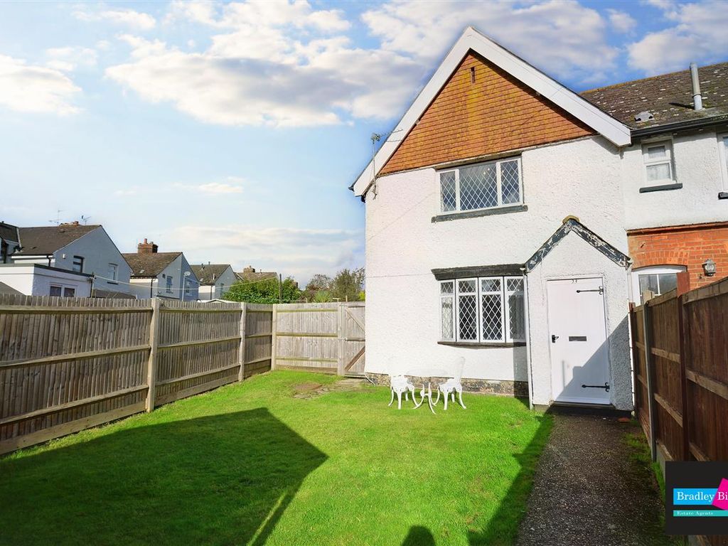 2 bed end terrace house for sale in Alfred Road, Ashford, Kent TN24, £