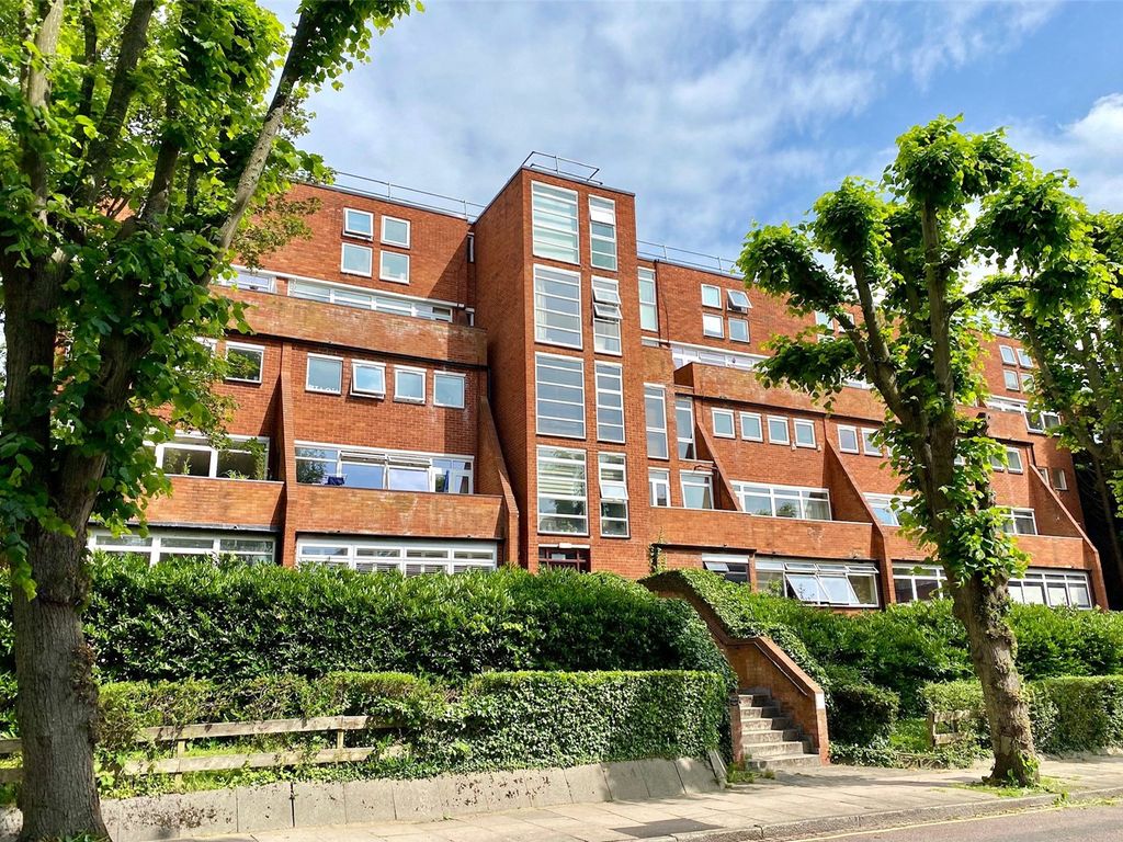 Holden Avenue Woodside Park N12