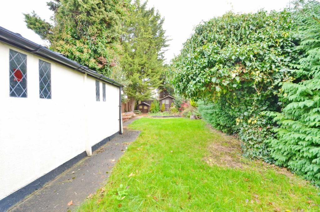 4 bed flat to rent in Monks Park Avenue, WestburyOnTrym, Bristol BS7