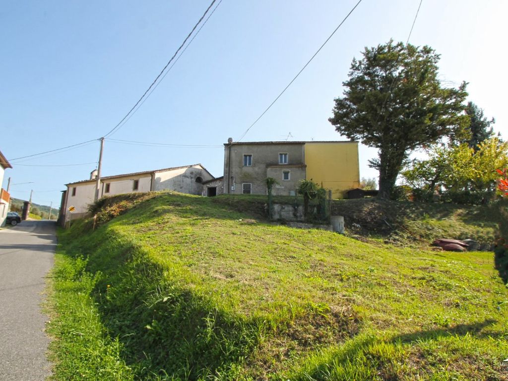 2 bed semidetached house for sale in MassaCarrara, Fivizzano, Italy