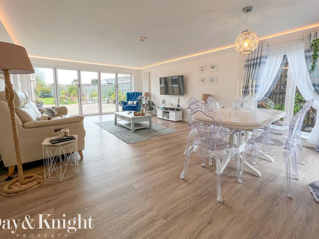 3 bed detached bungalow for sale in Burnt Hill Way, Carlton Colville