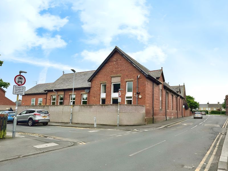 3 bed semidetached house for sale in Lindisfarne House, Park View