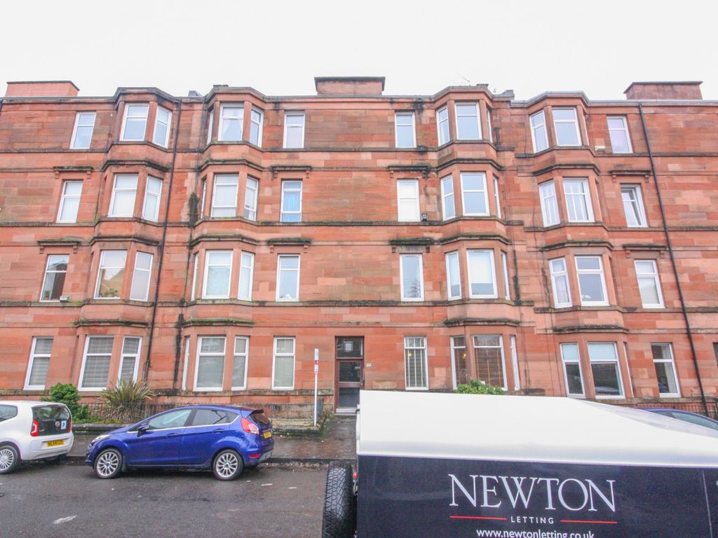 2 bed flat to rent in Dundrennan Road, Battlefield, Glasgow G42, £950 pcm Zoopla