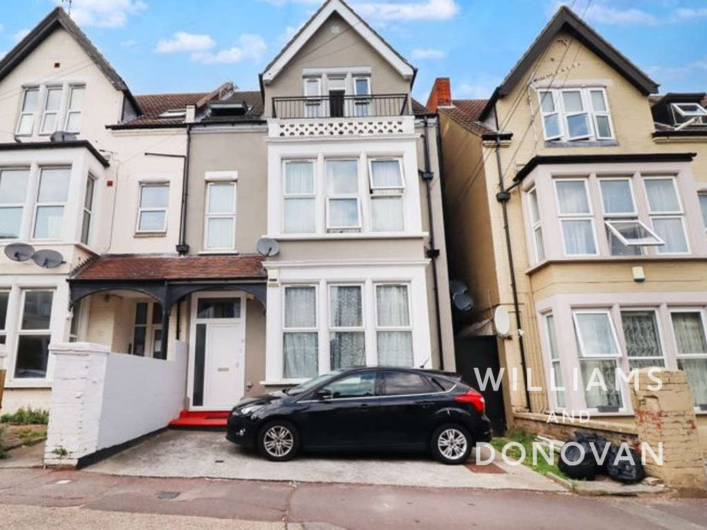 Room to rent in York Road, SouthendOnSea SS1, £535 pcm Zoopla