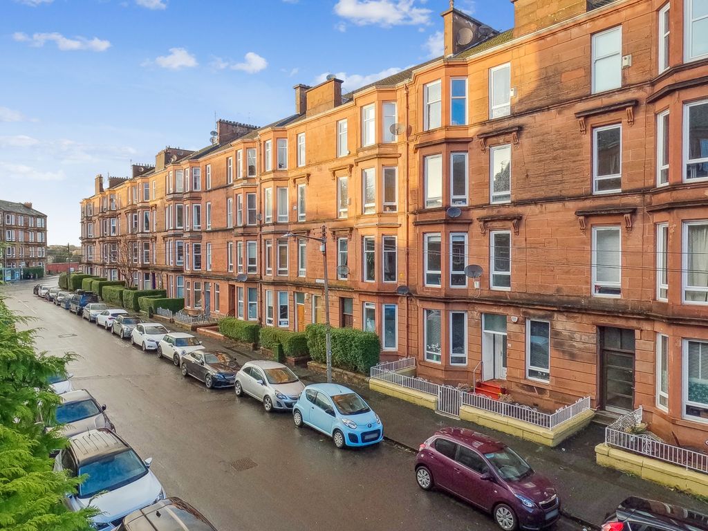 2 bed flat for sale in Waverley Gardens, Shawlands, Glasgow G41, £
