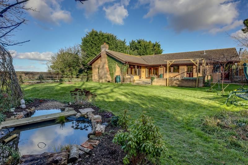 3 bed detached bungalow for sale in Quay Lane, KirbyLeSoken, FrintonOnSea CO13, £585,000