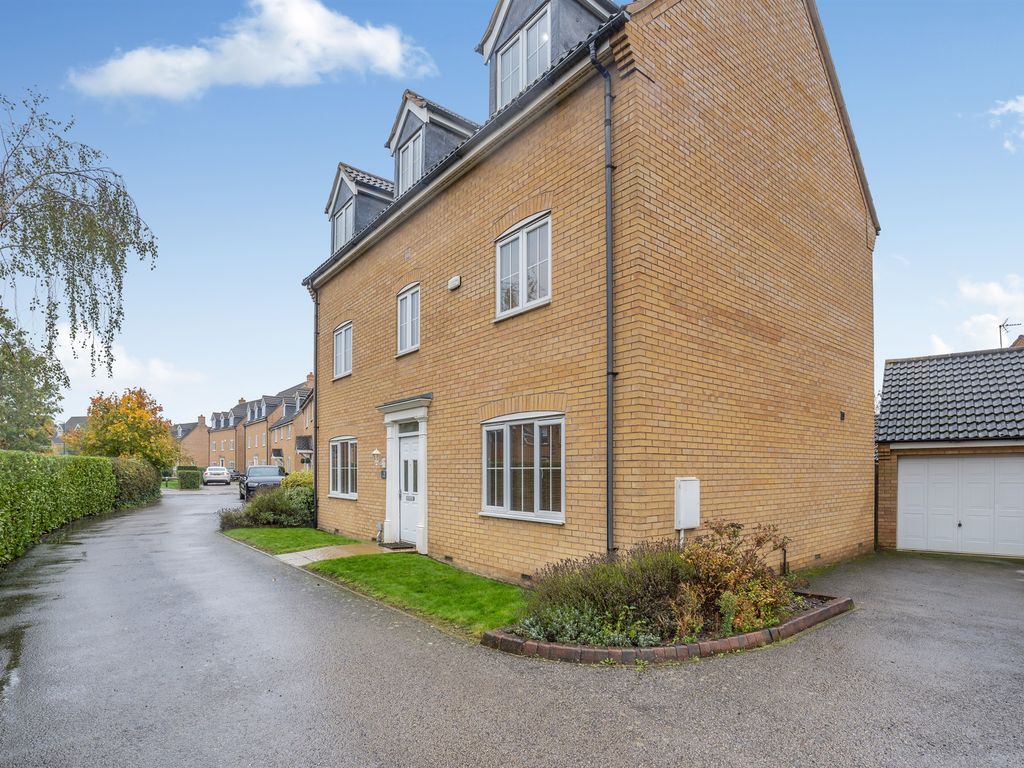 5 bed town house for sale in Marketstede, Hampton Hargate, Peterborough
