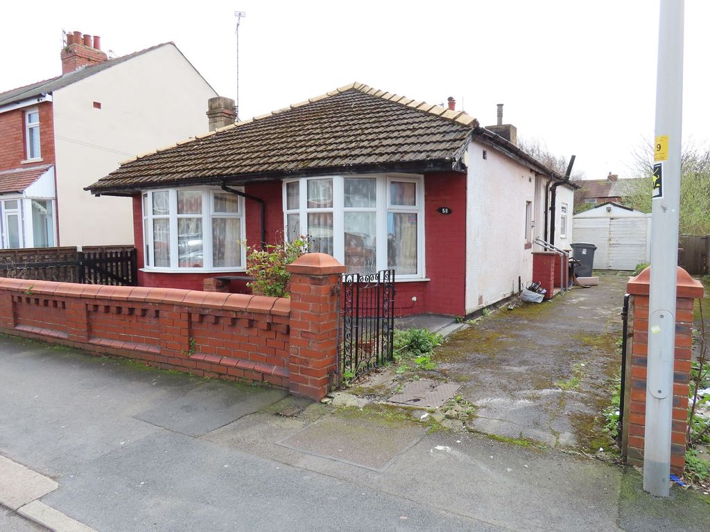2 bed bungalow for sale in Harcourt Road, Blackpool FY4, £75,000 Zoopla