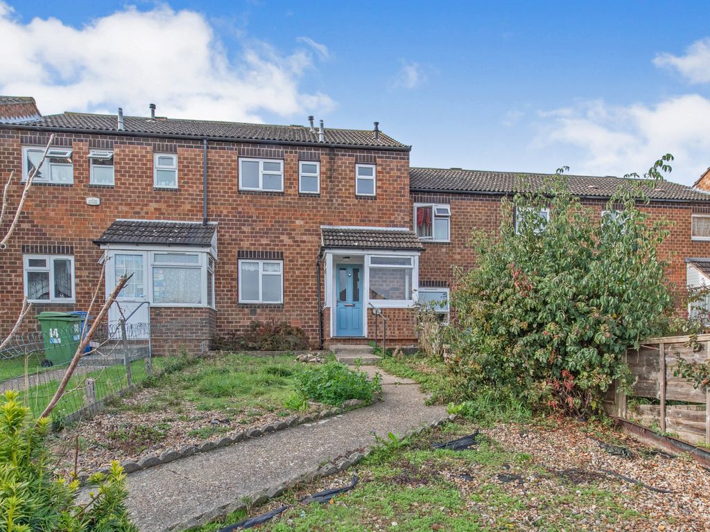 3 bed terraced house for sale in Goldfinch Close, Faversham ME13 Zoopla