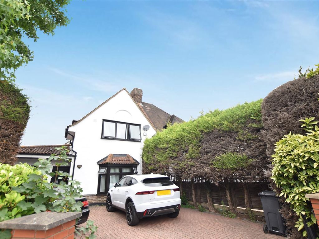 3 bed semidetached house to rent in North Hyde Lane, Heston, Hounslow