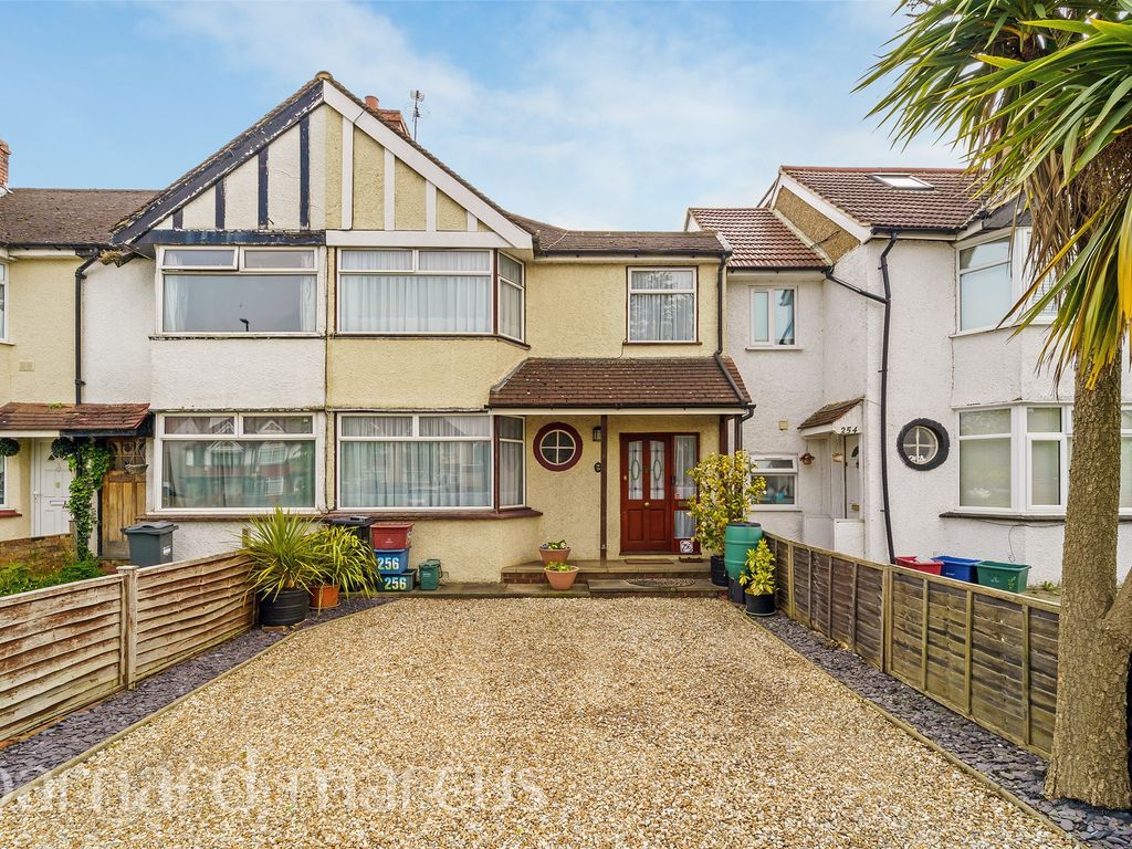 3 bed end terrace house for sale in Hounslow Road, Hanworth, Feltham TW13, £475,000 Zoopla