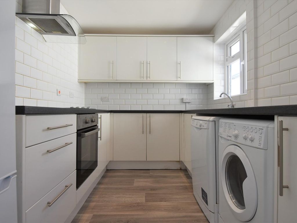 3 bed flat to rent in High Street, Stapleton, Bristol BS16 Zoopla