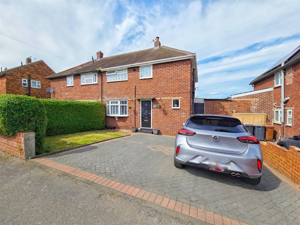 3 bed semidetached house for sale in Windsor Avenue, Darton, Barnsley