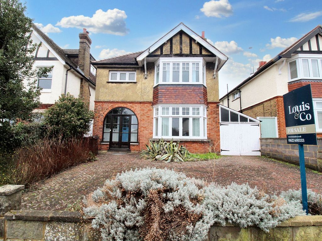 3 bed detached house for sale in Curzon Road, Maidstone ME14, £450,000