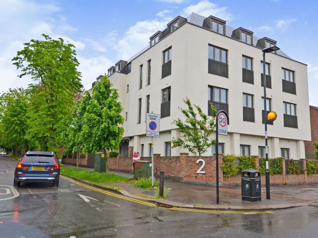 2 Roxborough Avenue, Harrow HA1  