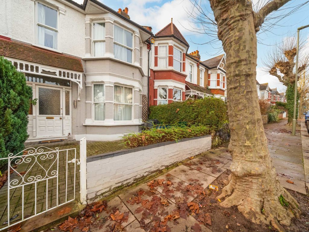 4 bed terraced house to rent in Bow Lane, London N12, £3,000 pcm Zoopla