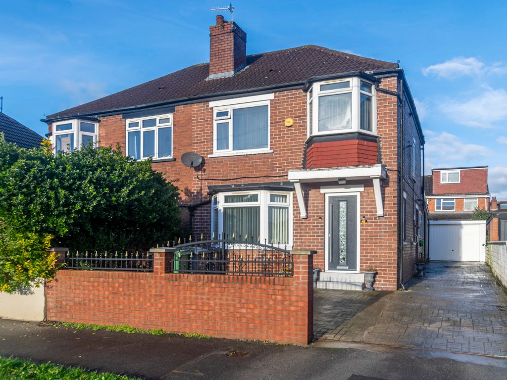 3 bed semidetached house for sale in Eden Crescent, Leeds LS4, £