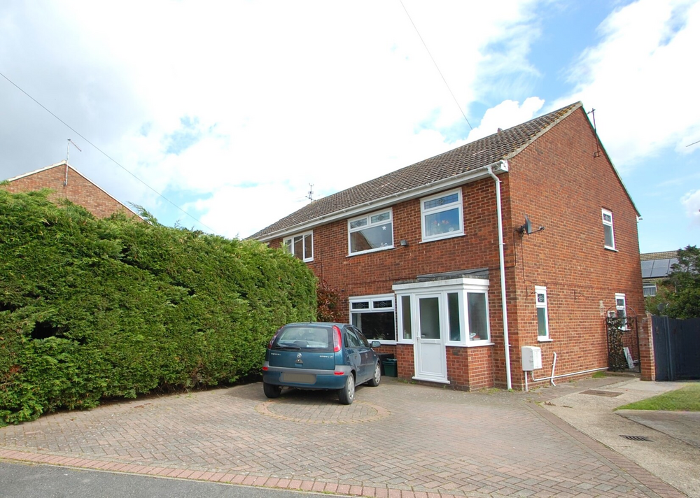 3 bed semidetached house for sale in Walnut Tree Way, Tiptree