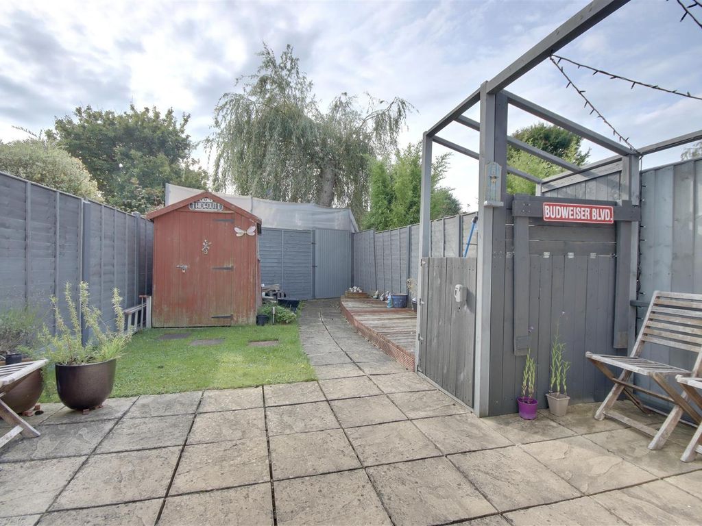 3 bed terraced house for sale in Valley Close, Widley, Waterlooville