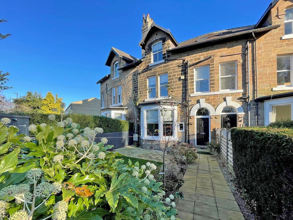 4 bed town house for sale in Beechwood Crescent, Harrogate HG2, £