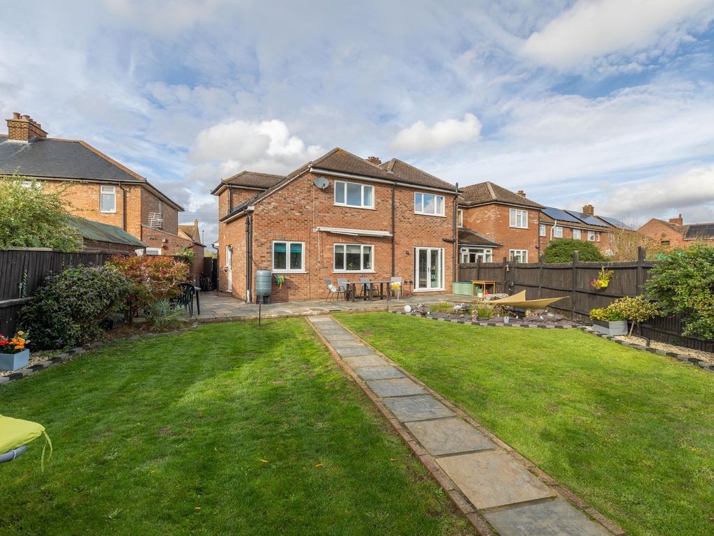 4 bed semidetached house for sale in Potton Road, Biggleswade SG18