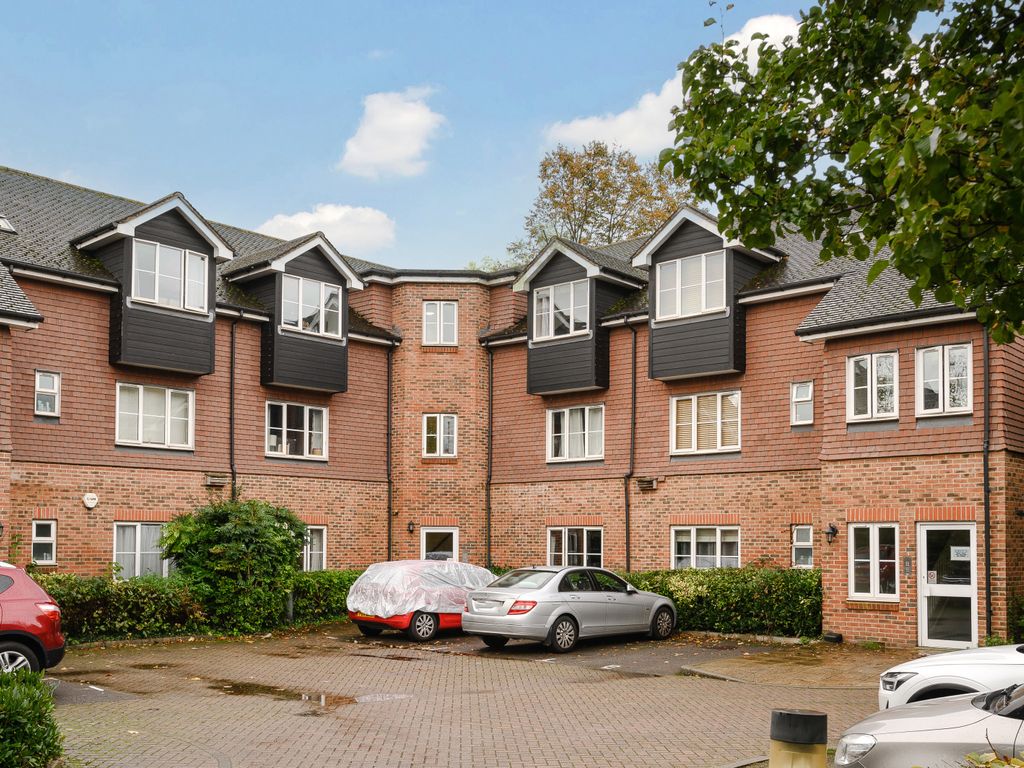 1 bed flat for sale in Colborne Court, 139 High Path, Wimbledon, London