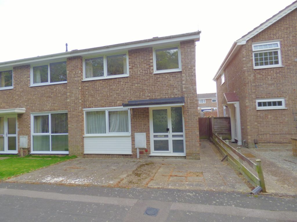 3 bed semidetached house to rent in Cranbourne Park, Hedge End SO30, £