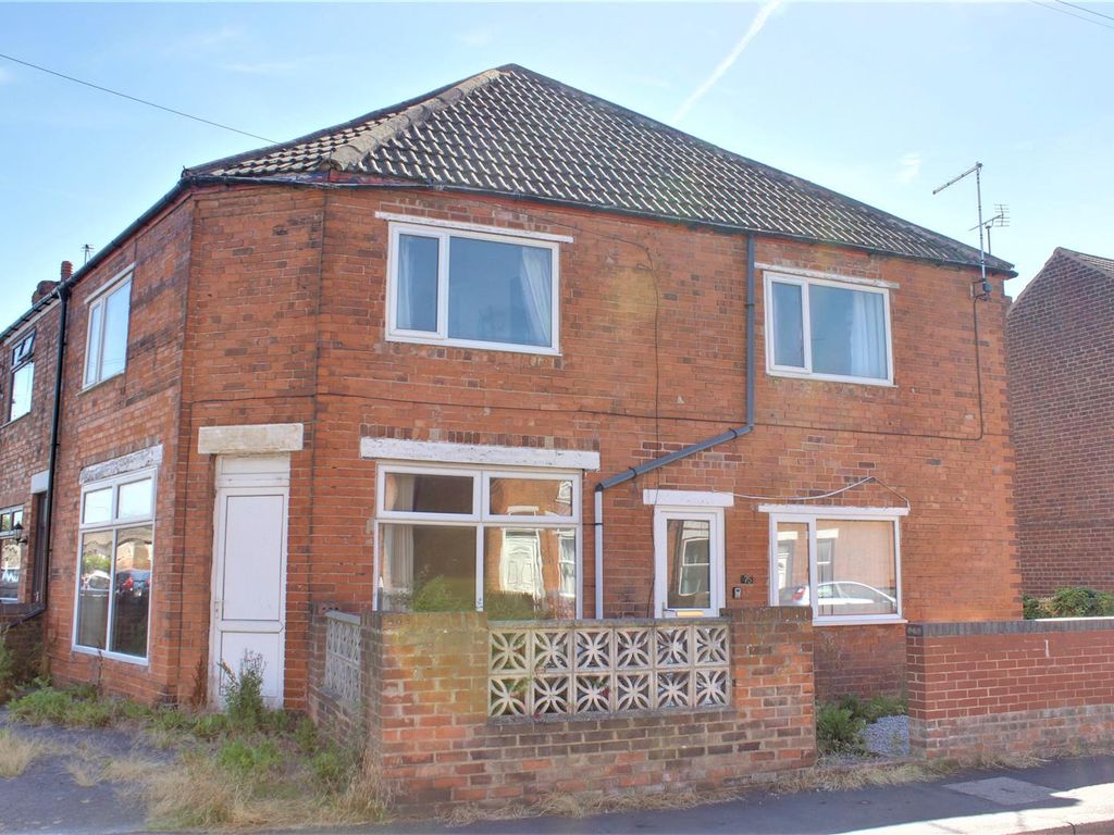 4 bed end terrace house for sale in Church Street, Creswell, Worksop