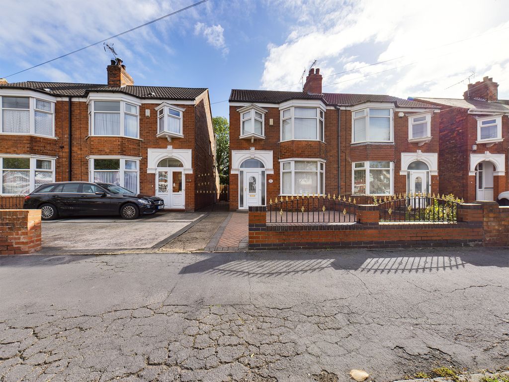 3 bed semidetached house for sale in James Reckitt Avenue, Hull HU8 Zoopla