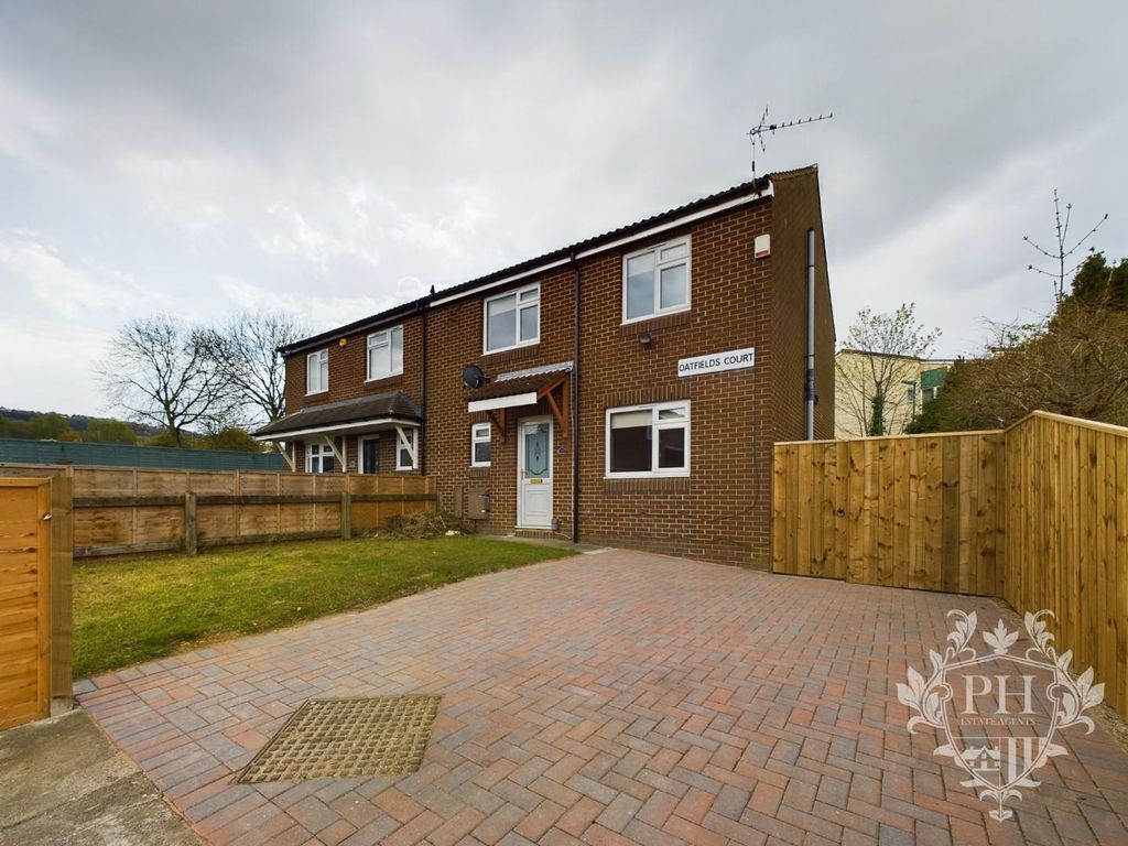 4 bed semidetached house to rent in Oatfields Court, Eston