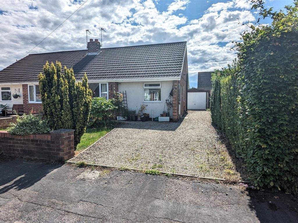 2 bed semidetached bungalow for sale in Rawcliffe Way, York YO30, £