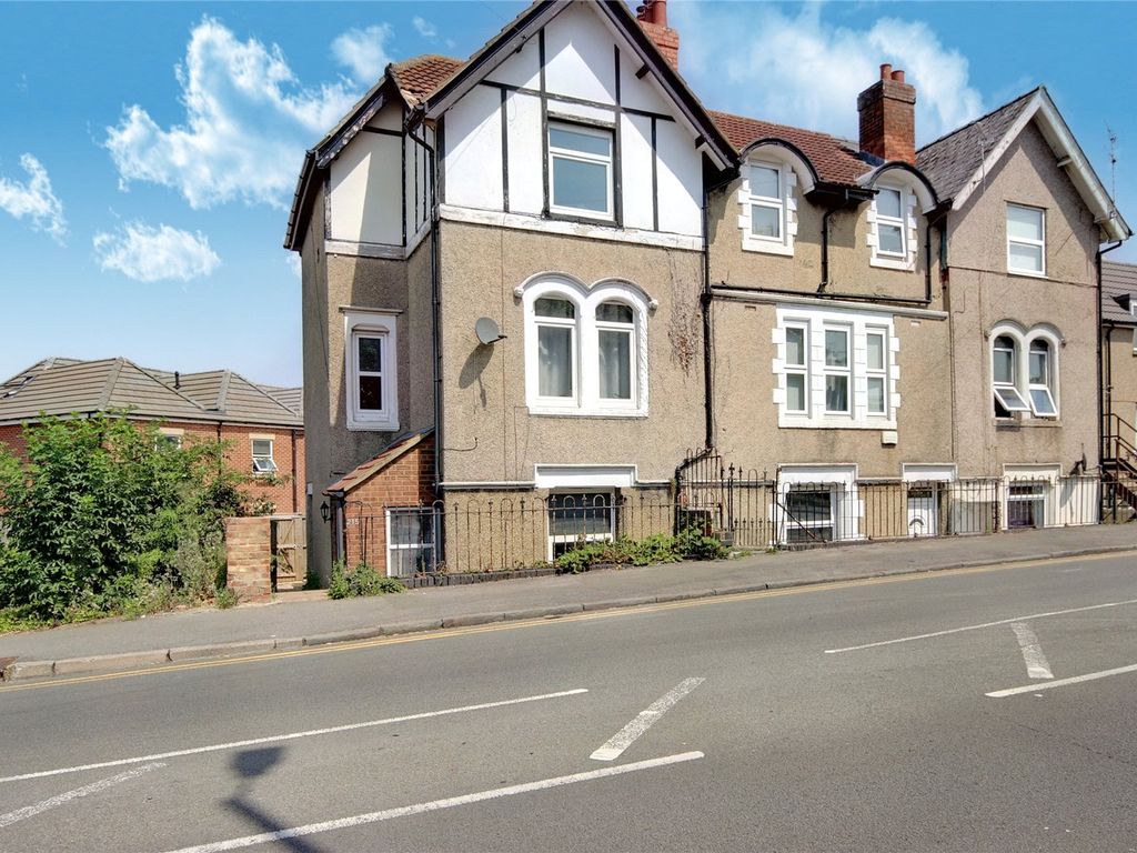4 bed end terrace house for sale in Kingshill Road, Swindon, Wiltshire