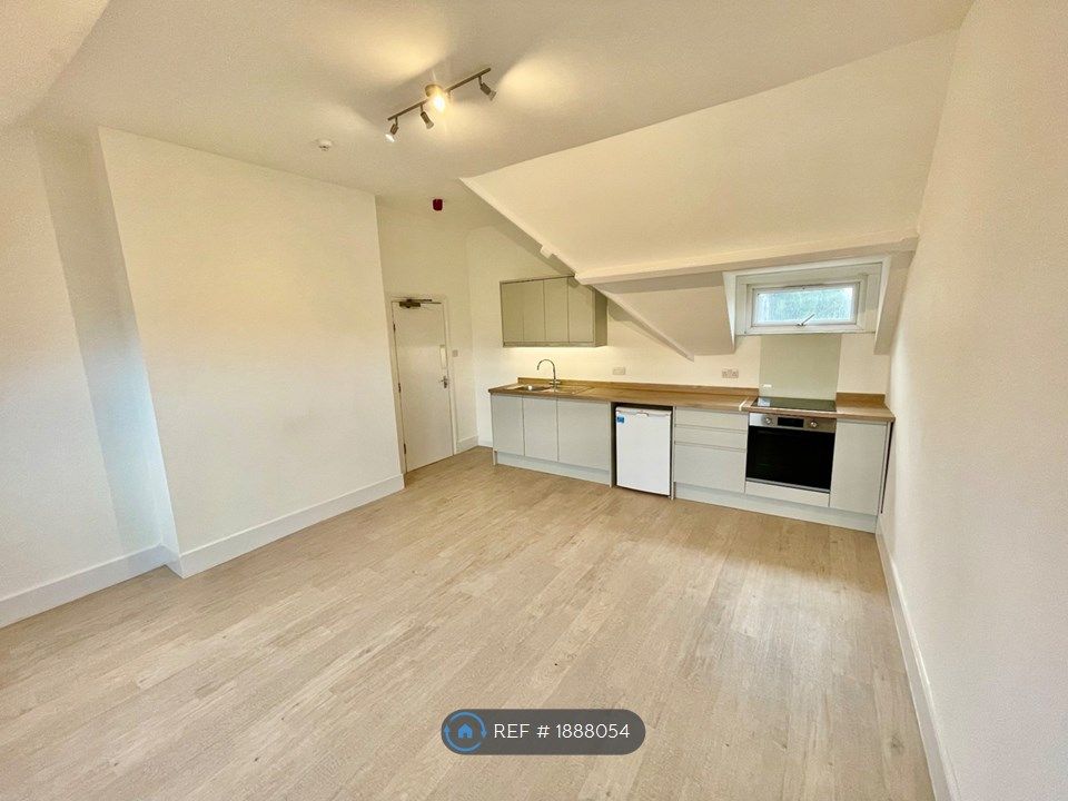 Room to rent in Lee High Road, London SE12, £900 pcm Zoopla