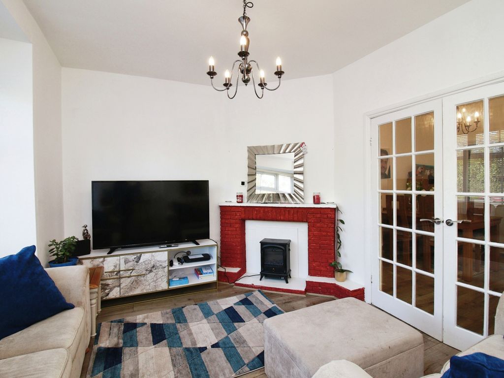 2 bed semidetached house for sale in Stratford Road, Solihull B90, £