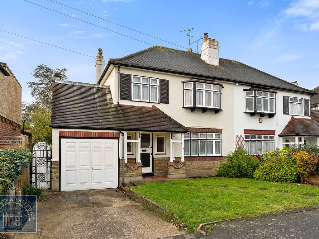 Ellesmere Close, London E11  