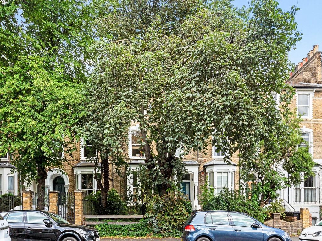 2 bed flat for sale in Amhurst Road, Hackney E8, £650,000 Zoopla