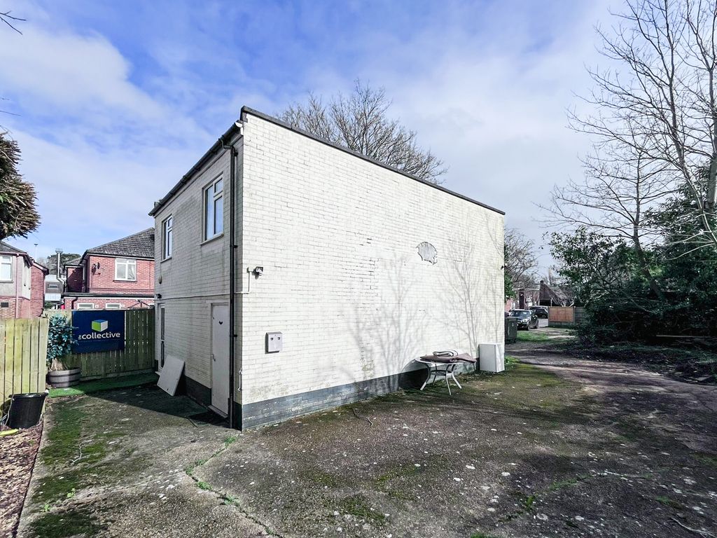Office to let in Lower Blandford Road, Broadstone BH18, £7,000 pa Zoopla