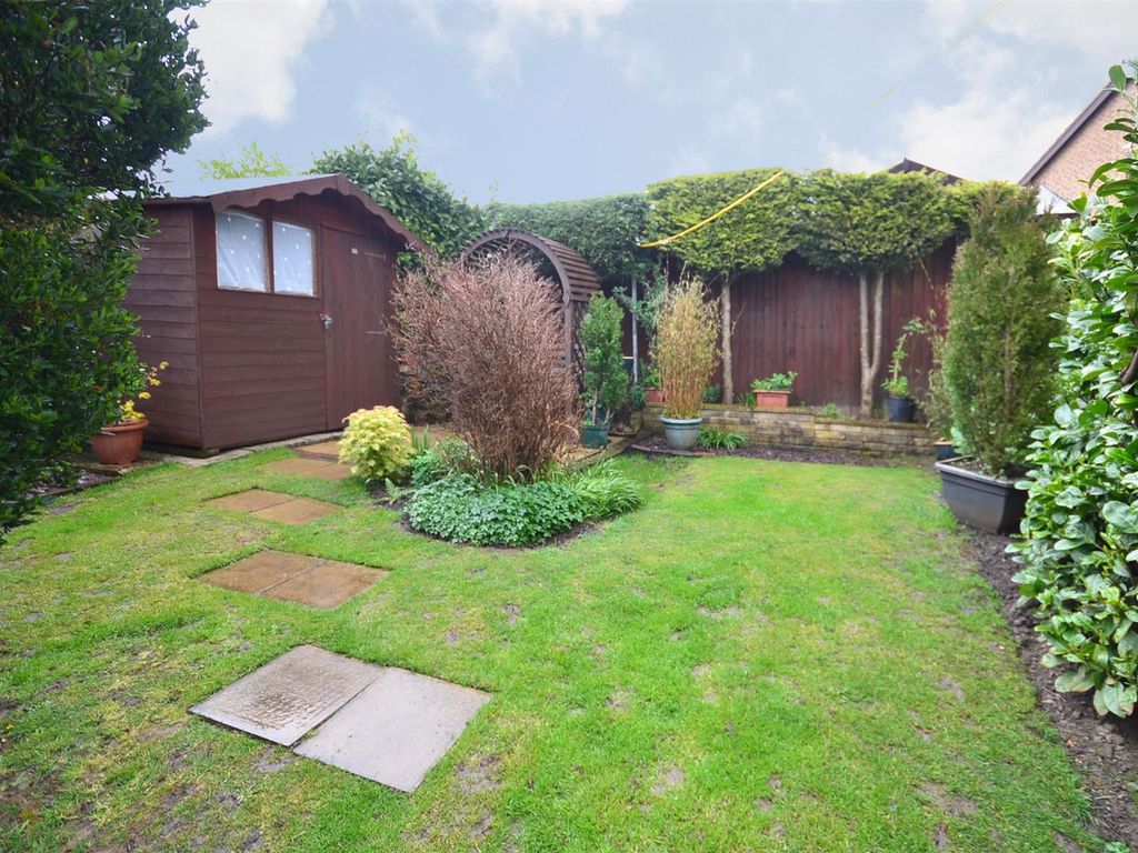 3 bed detached house for sale in Hopedale Close, Fenton ST4, £215,000