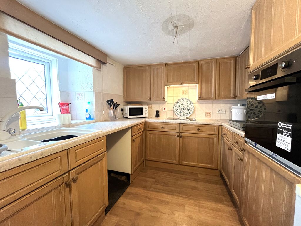 Room to rent in Clyst St. Mary, Exeter EX5, £800 pcm Zoopla