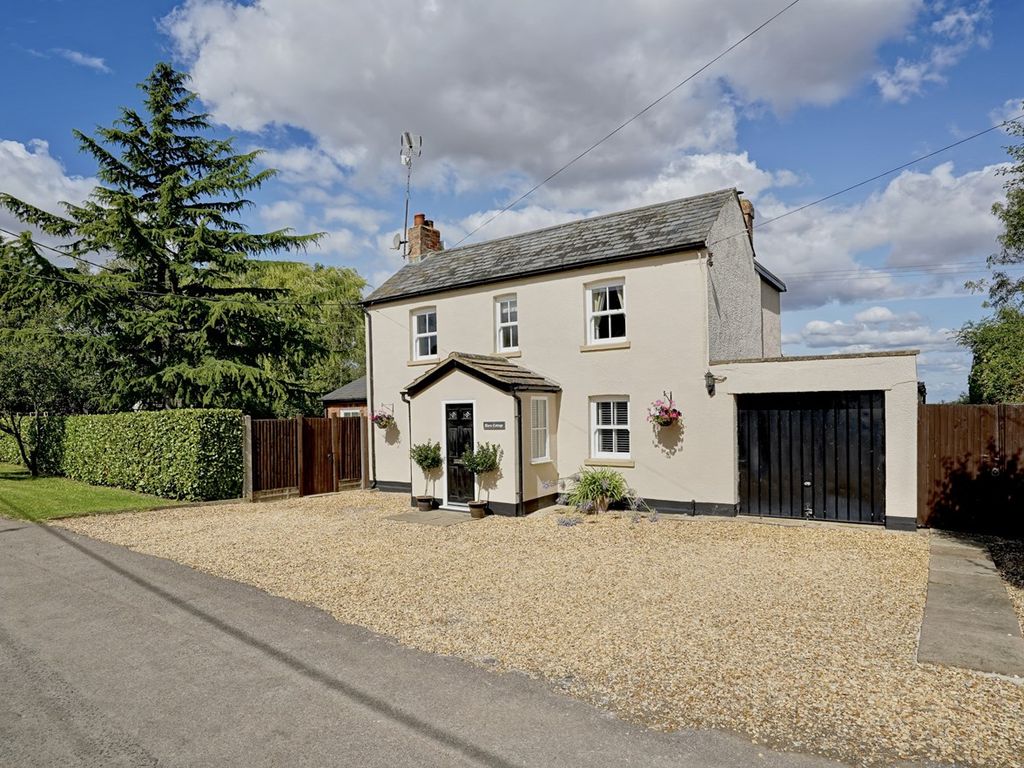 4 bed detached house for sale in Keysoe Row West, Keysoe, Bedford MK44