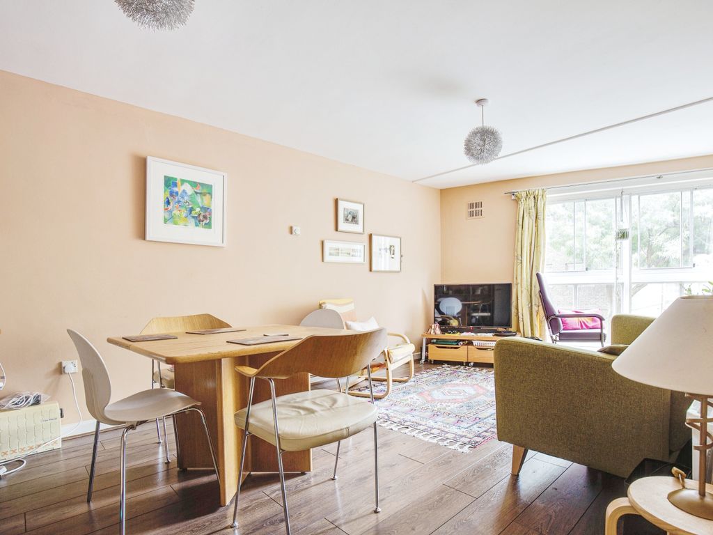 2 bed flat for sale in Garrick Close, Ealing W5, £375,000 Zoopla