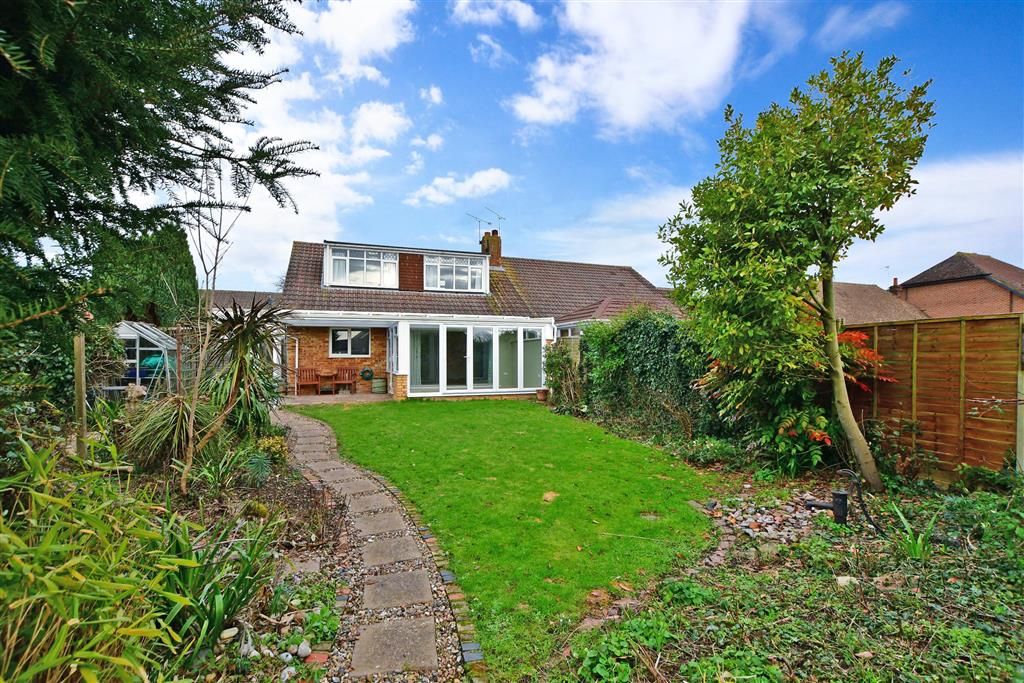 4 bed bungalow for sale in Mackenders Lane, Eccles, Aylesford, Kent