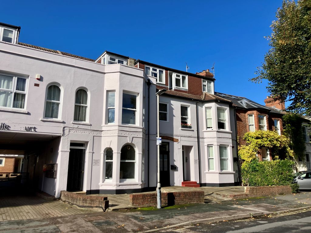 Studio to rent in Granville Road, St.Albans AL1, £900 pcm Zoopla