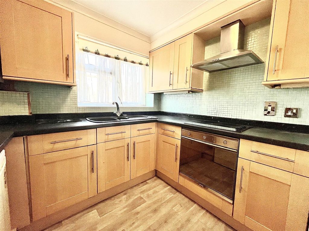 1 bed flat to rent in Hundred Acre, Longcroft Drive, Waltham Cross EN8